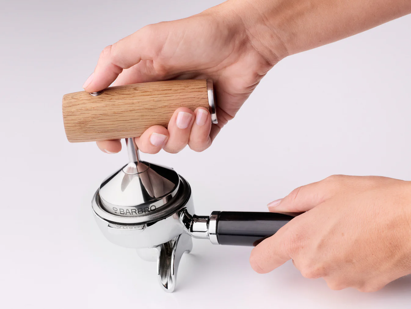 Barbro.coffee Tamper mit Vibration aus Eiche Easy Tamping Barbro.coffee Tamper mit Vibration aus Eiche Easy Tamping