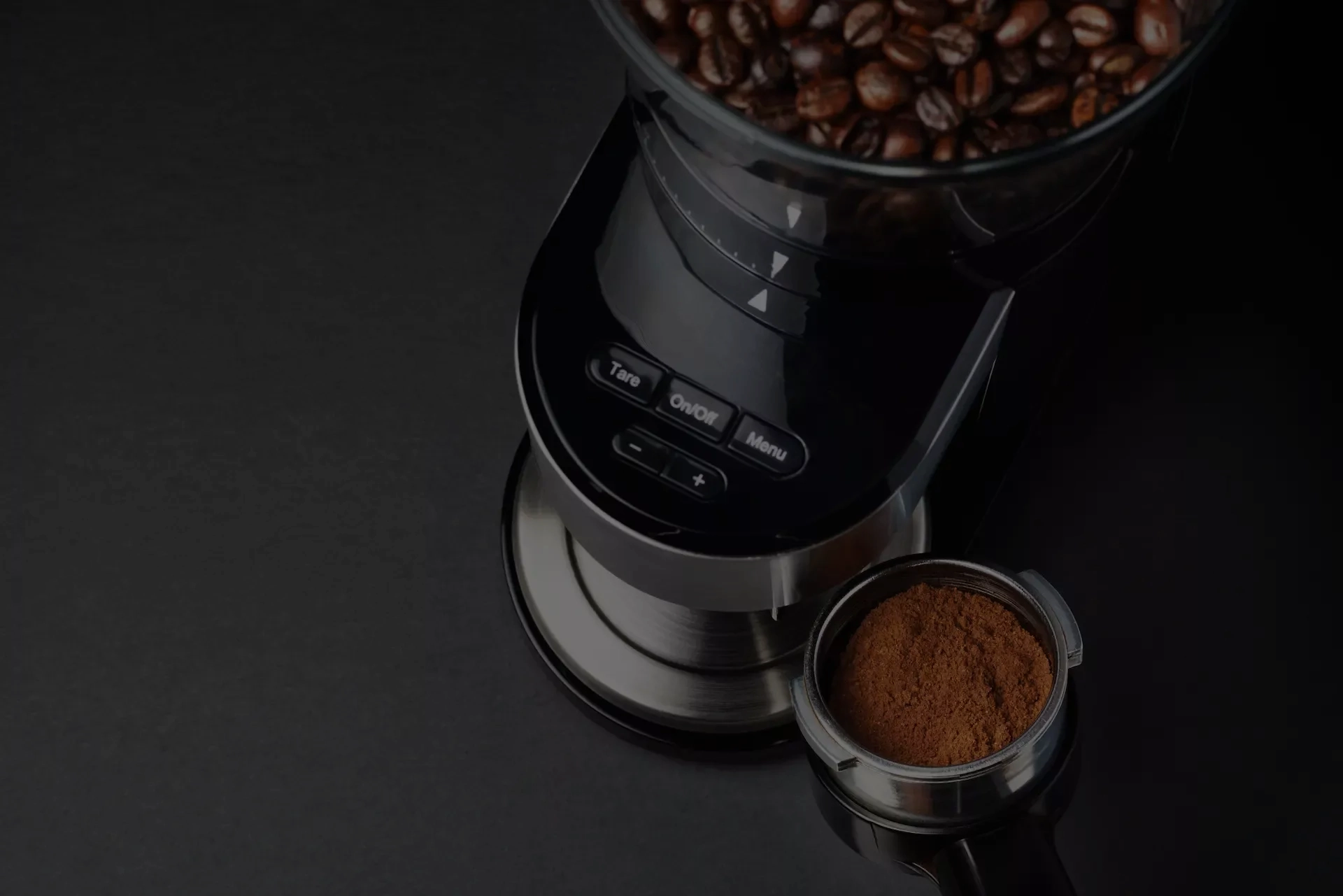 Kaffeemühle und Siebträger