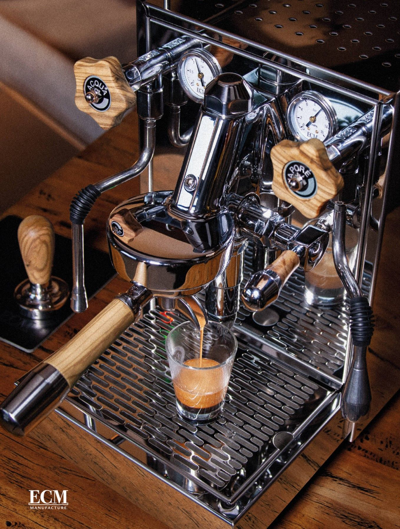 ECM bodenloser Siebträger Grancrema aus Olivenholz ECM bodenloser Siebträger Grancrema aus Olivenholz