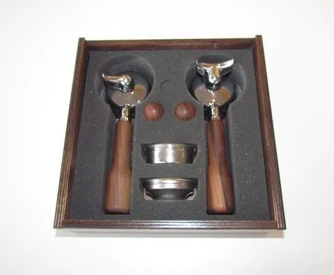 Bezzera Edelholzbox für Unica mit 1er und 2er Siebträger mit Holzgriff inkl. Siebe + 2 Holzknöpfe für Dampf- und Kaffeebezug Bezzera Edelholzbox für Unica mit 1er und 2er Siebträger mit Holzgriff inkl. Siebe + 2 Holzknöpfe für Dampf- und Kaffeebezug