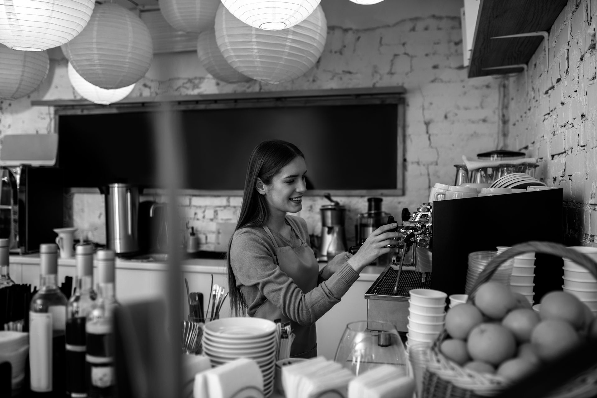 Barista extrahiert Espresso Barista extrahiert Espresso