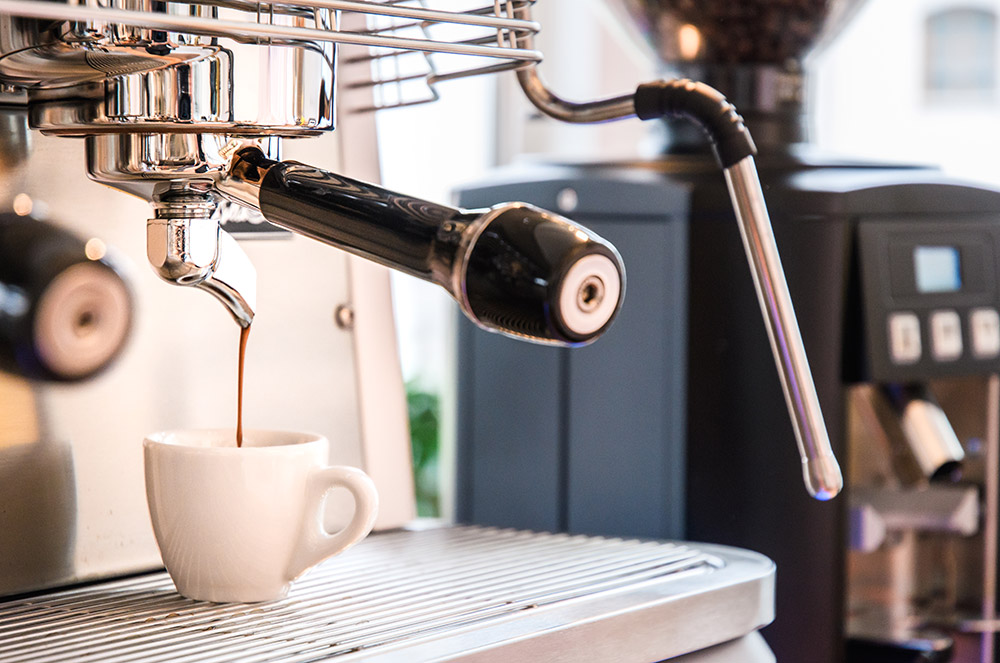 siebträgermaschine extrahiert espresso