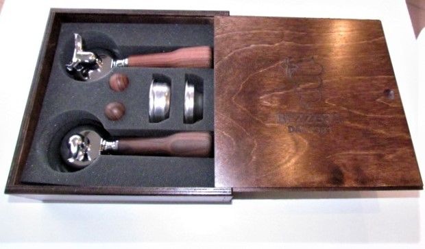 Bezzera Edelholzbox für BZ 1er und 2er Siebträger mit Holzgriff + 2 Holzknöpfe für Dampf- und Heißwasserbezug Bezzera Edelholzbox für BZ 1er und 2er Siebträger mit Holzgriff + 2 Holzknöpfe für Dampf- und Heißwasserbezug
